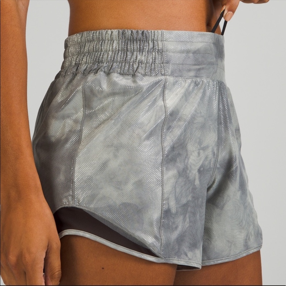 Lululemon SeaWheeze 2021 Hotty Hot High-Rise Lined Short 4" size 2